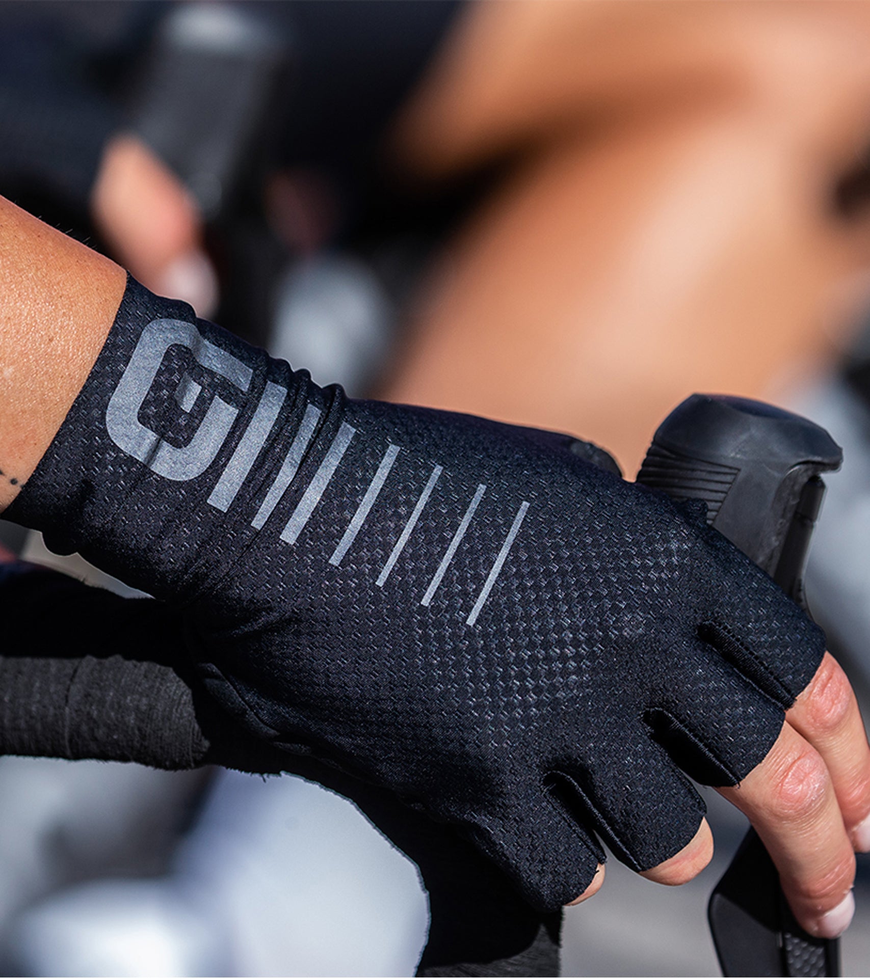ale cycling gloves